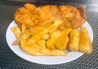 Cachopo de ternera con patatas