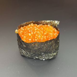 Gunkan kawior z pstrąga