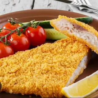 Cotoletta di pesce spada con rucola,pomodorini e limone