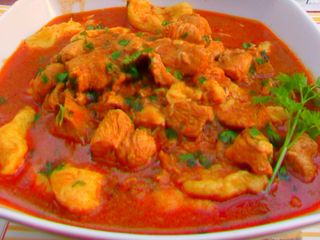 Papricaș de pui cu găluște