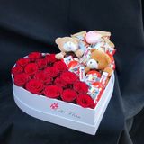 Inimă cu trandafir, dulciuri Kinder și ursuleți