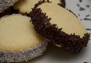 Alfajor de Maizena casero (2 unidades mínimo)