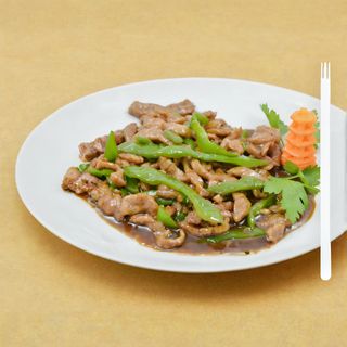 Ternera con pimientos verdes