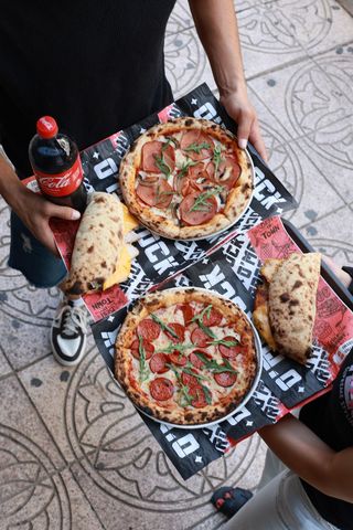 Combo Family 2 Pizza Au Choix Sandwich Crispy Sandwich Poulet 1 Litre Coca