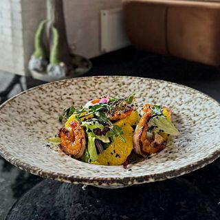 Салат з креветками і сицилійським апельсином гриль