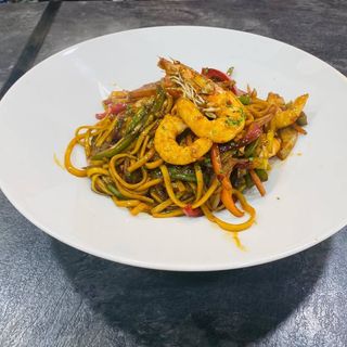 Tallarines Al Wok De Langostinos