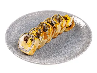 Futomaki słodkie tamago w omlecie z sosem mango