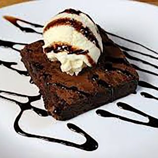 Brownie con Helado de Vainilla