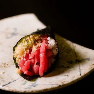 Temaki de toro macerado crunch