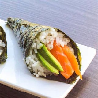 Temaki De Salmón, Aguacate Y Mayonesa Japonesa (1 Ud.)
