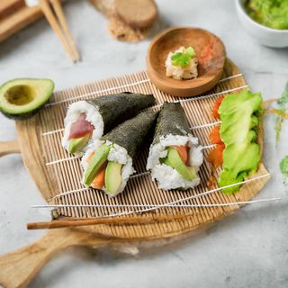113. Maguro temaki