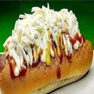 Perro caliente a lo venezolano