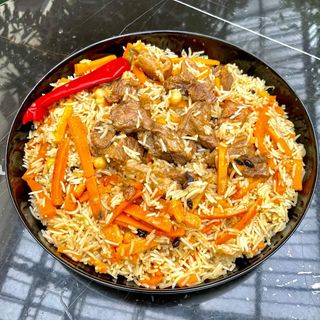 Комбо-Плов! Плов узбецький 430 г з молодого телячого ошийку + салат+напій