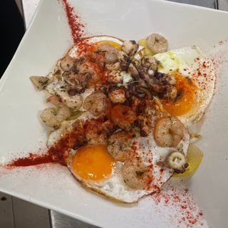 Huevos Rotos Con Gambas Y Pulpo