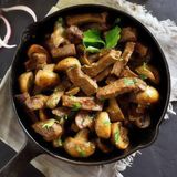 Sartén De Setas, Tacos De Heüra Mediterráneos Y Patatas Fritas