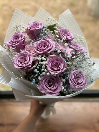 Light purple roses 