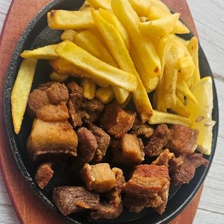 Chicharrón con patatas