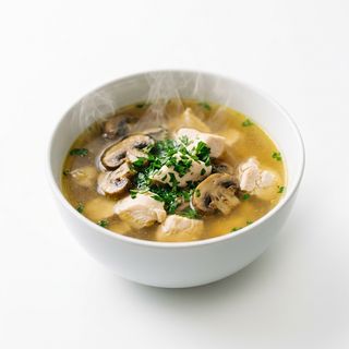 Sopa De Pollo Con Champiñones