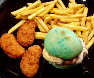 1 Hamburguesa MINI+nuggets+papas DeliX