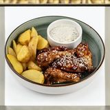 Крылышки BBQ с картофельными дольками