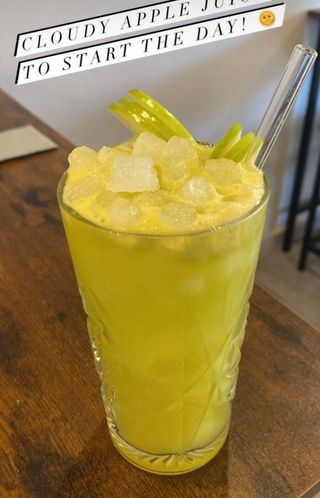 Zumo De Manzana Natural (Pequeño)