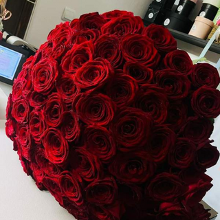 Buchet 101 trandafiri roșii 