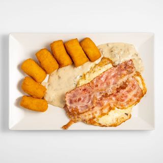 Pileći file na žaru zapečen sa sirom i špekom u umaku od šampinjona