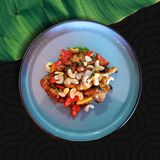 Poulet Pané Caramélisé Aux Noix De Cajoux