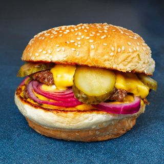 Classic Burger XL + Pomfrit 200g + Pepsi 0.33l