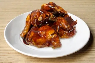 Medio Pollo Criollo Premium Con Salsa Barbacoa