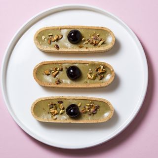 ფსტისა და ალუბლის ტარტი