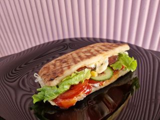 Sendvič pršut u panini lepinji