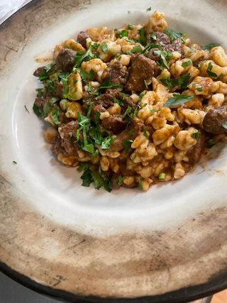 Tocanita de vita cu garnitura