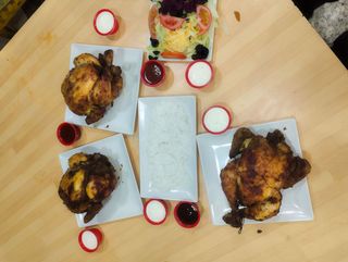 3 Pollo A L'Ast Entero Con Ensalada De Atún Con Arroz Y Alitas