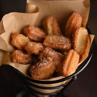 Чуррос в пудрі та кориці з кремом