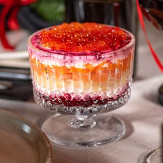 Шуба з лососем та червоною ікрою 300г