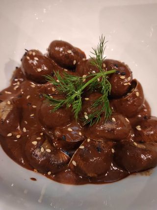 Caracoles Al Mole Poblano