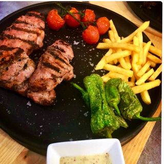 SOLOMILLO DE CERDO A LA BRASA Y QUESO TRUFADO