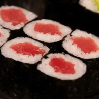 19. Rollo De Atún (6 Pzs.)