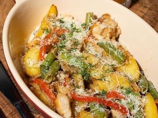 КАРТОПЛЯ ПО-КРЕОЛЬСЬКИ З КУРКОЮ (325g)