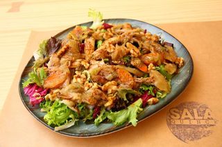 Ensalada de Chipirones Fritos con Tartar de Tomate