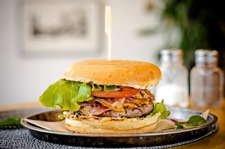 Бургер с телешко (300г)