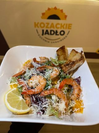 Sałatka z krewetkami i pomarańczą