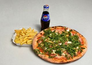 Pizza Toscana 20cm + pomfrit + Pepsi