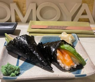 Salmone & avocado temaki