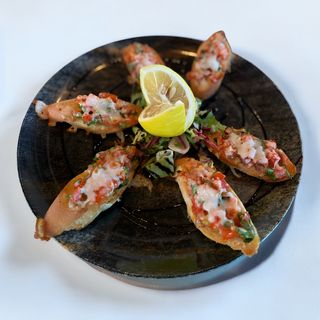 Bruschette cu rosii si mozzarella