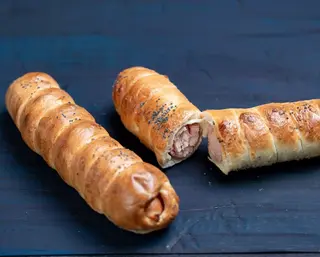 Covrig cu cremvursti si cascaval