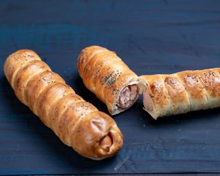 Covrig cu cremvursti si cascaval