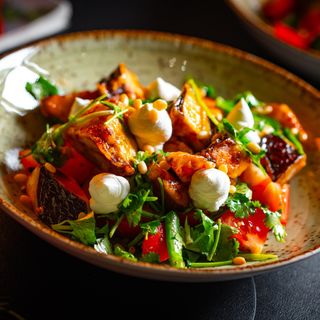 Салат из баклажан с нежным сыром 