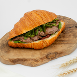 Croissant cu carne de vită